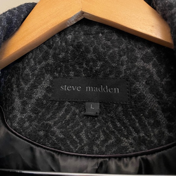 Steve Madden Wool Peacoat size L
Shoulder across 17”
Pit to Pit (23”)
Length 31” - Picture 2 of 7